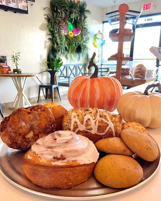 Champis Bakery/Panaderia Picture 5