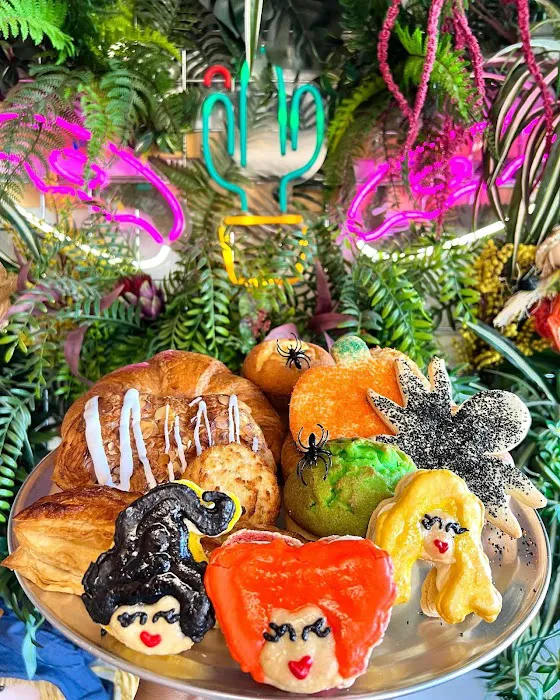 Champis Bakery/Panaderia Picture 8