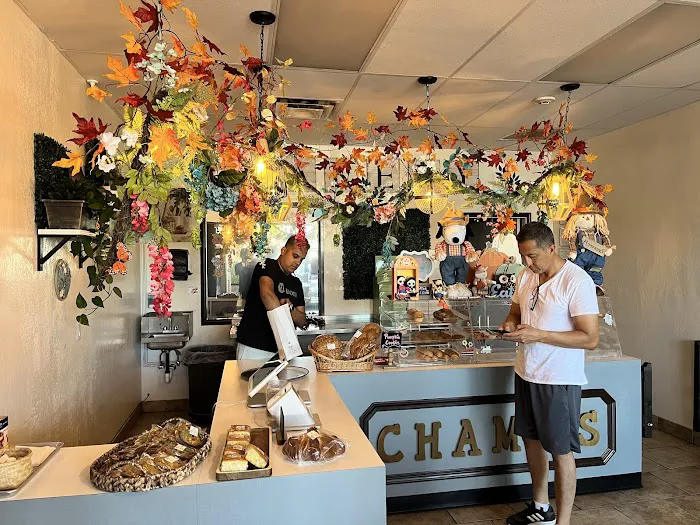 Champis Bakery/Panaderia Picture 10