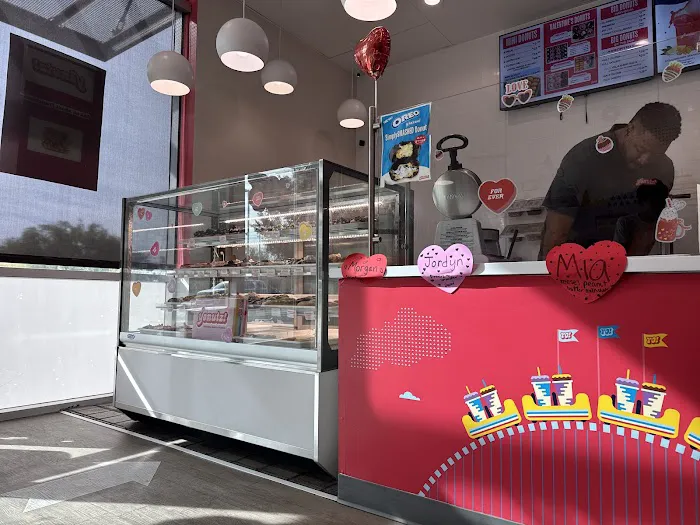 Yonutz Donuts and Ice Cream - Desert Ridge Phoenix Picture 8