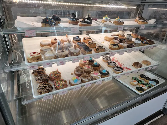 Yonutz Donuts and Ice Cream - Desert Ridge Phoenix Picture 2