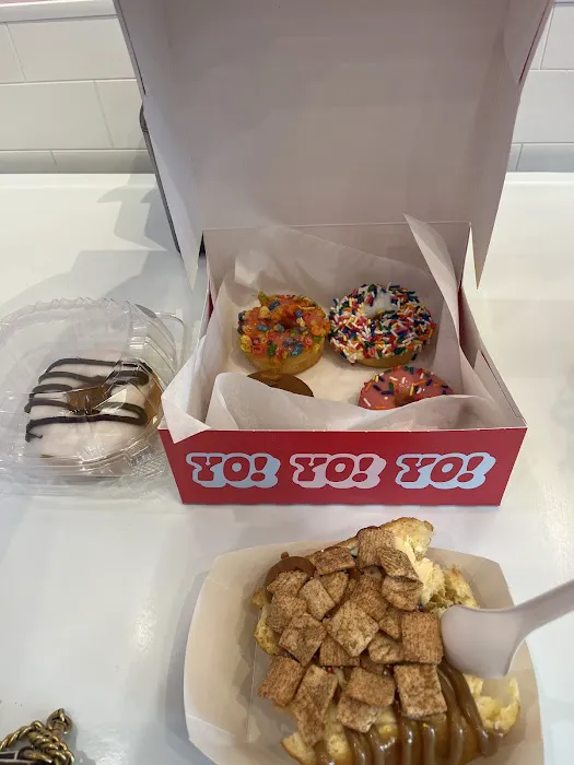 Yonutz Donuts and Ice Cream - Desert Ridge Phoenix Picture 9