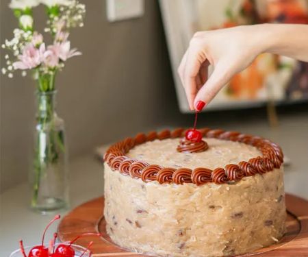 Suspiros Cakes Van Buren