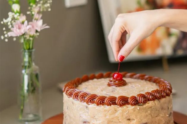 Suspiros Cakes Van Buren