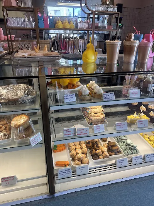 Sweet Dee’s Bakeshop Picture 6