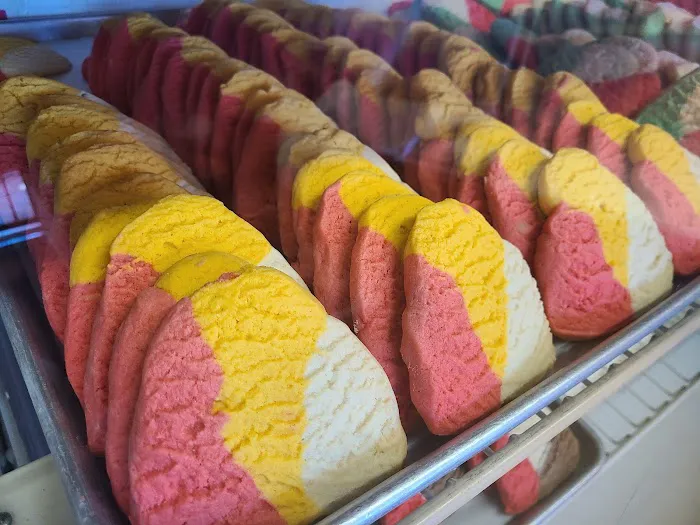 El Fenix Bakery Picture 9