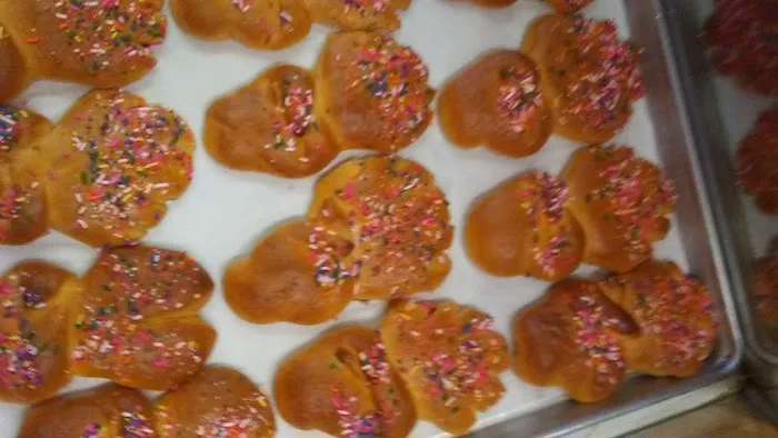 El Fenix Bakery Picture 6