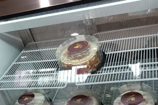Suspiros Cakes Southern Ave.