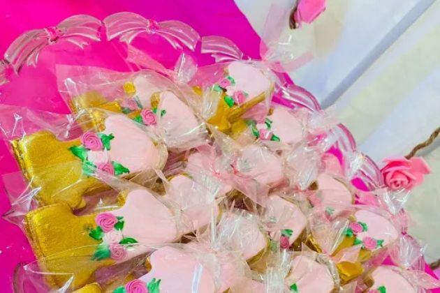 Noni's Custom Cakes by Victoria