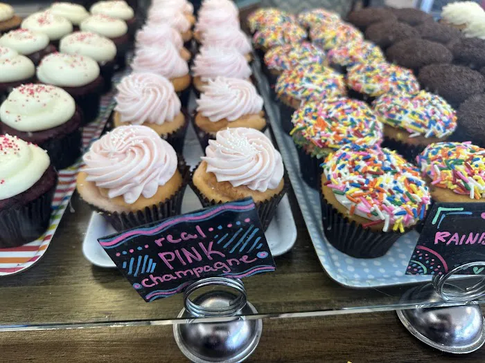 Sugarlips Cakery Picture 6
