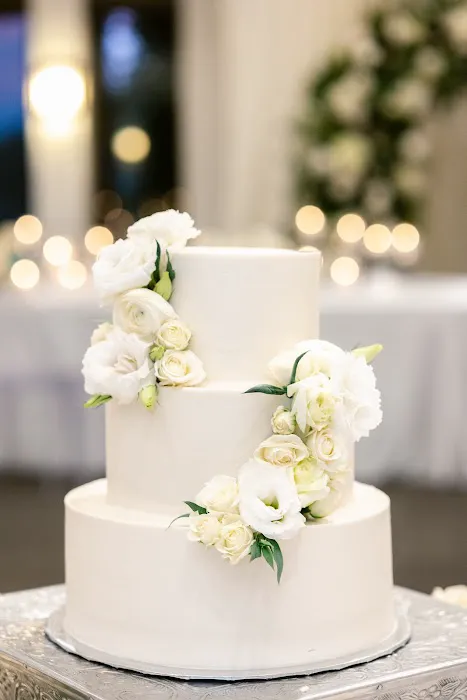 Lesley's Creative Cakes, Flowers & Catering Picture 2