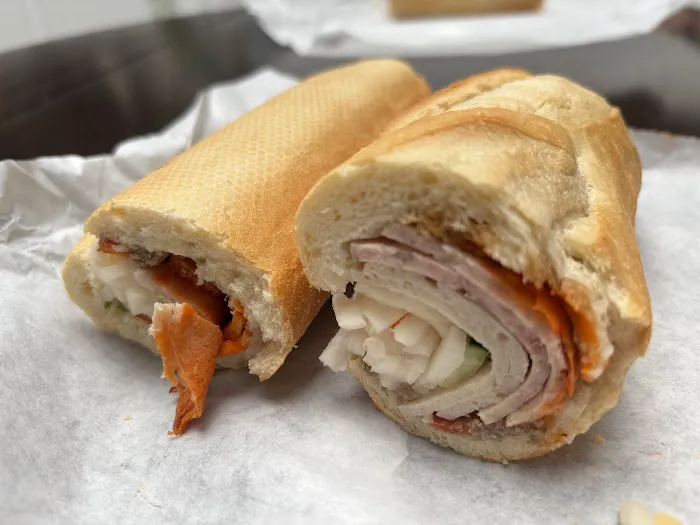 Paris Bánh Mì Café and Bakery Picture 3