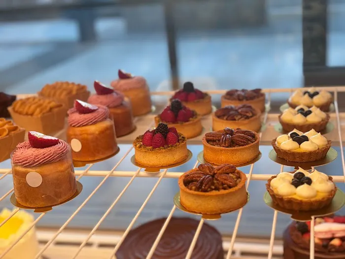 Strawberry Cake Shop Picture 1