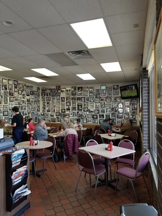 HoneyDip Donuts & Diner Picture 4