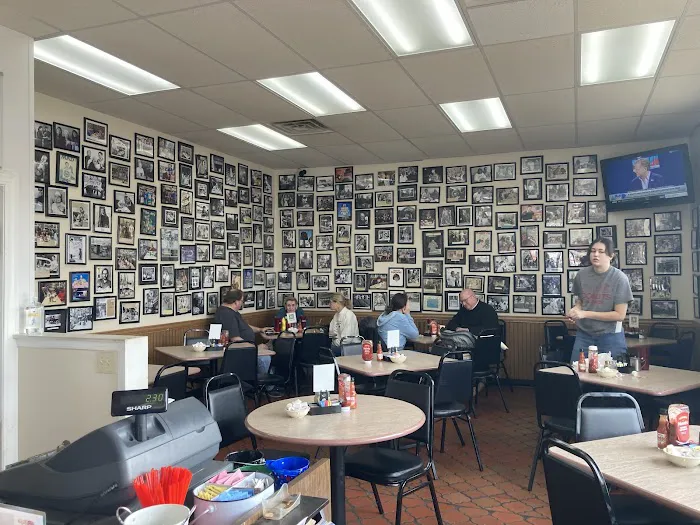 HoneyDip Donuts & Diner Picture 6
