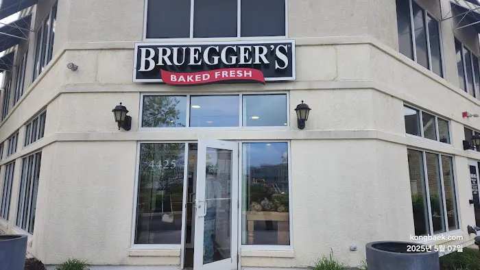 Bruegger's Bagels Picture 2