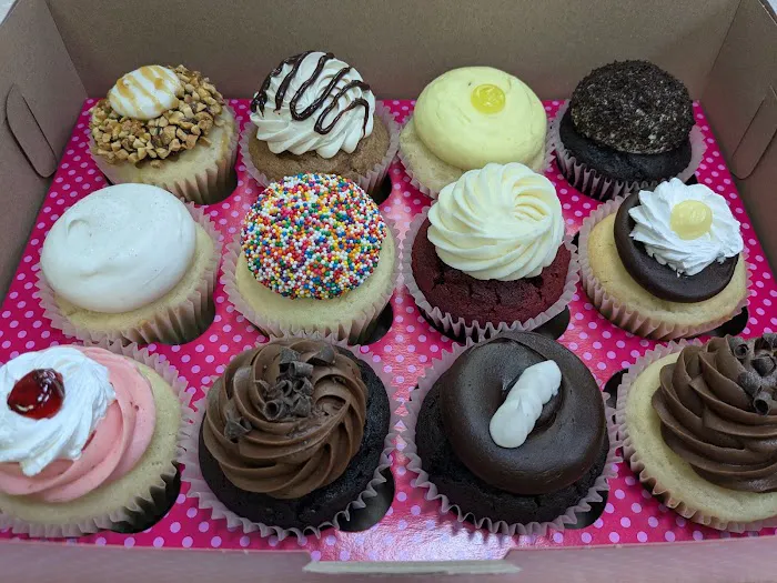 Smallcakes Cupcakery and Creamery Picture 6