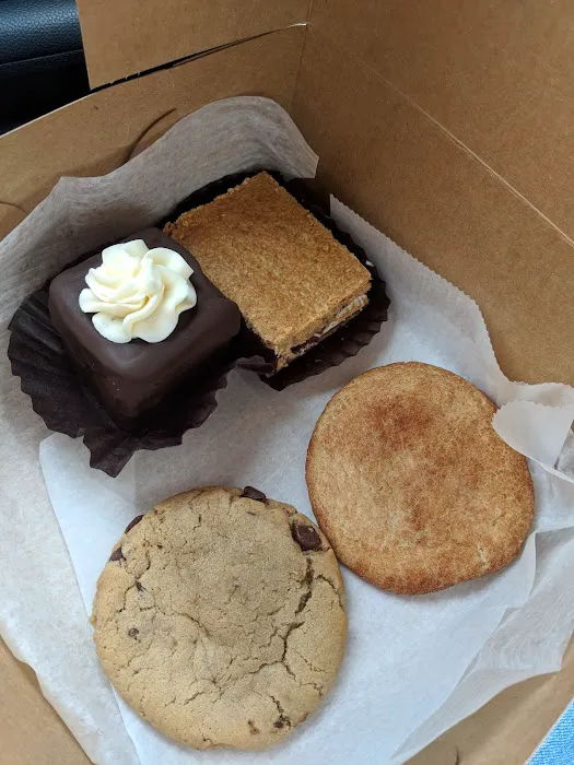 Sweet Tooth Cottage Picture 8