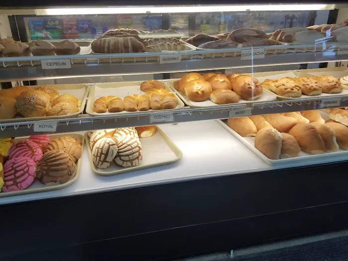 La Bendicion Bakery Picture 9