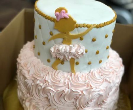 Cakes Creatively by Crystal