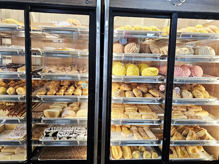 Panaderia La Perla Picture 7