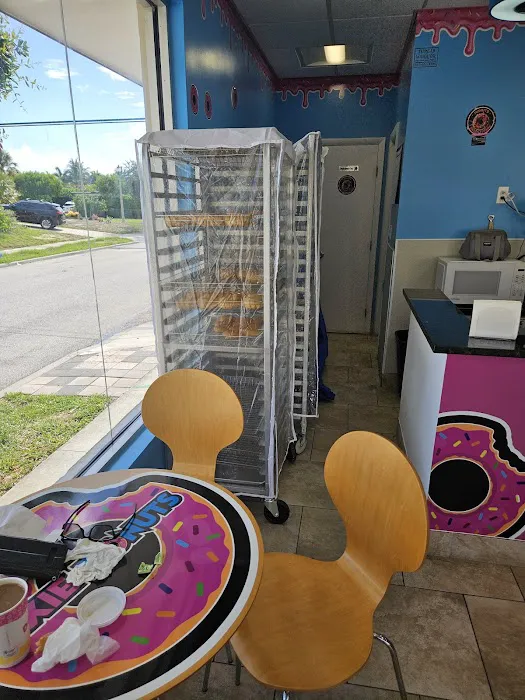 Dixie Highway Donuts Picture 3