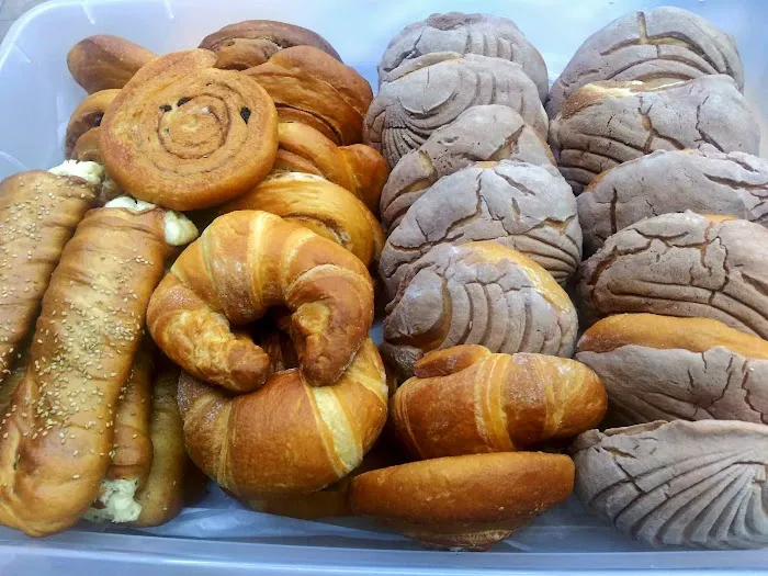 Reyna's Bakery Picture 5