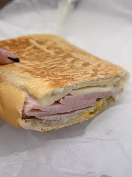 Delicias Cuban Bakery Express Picture 4
