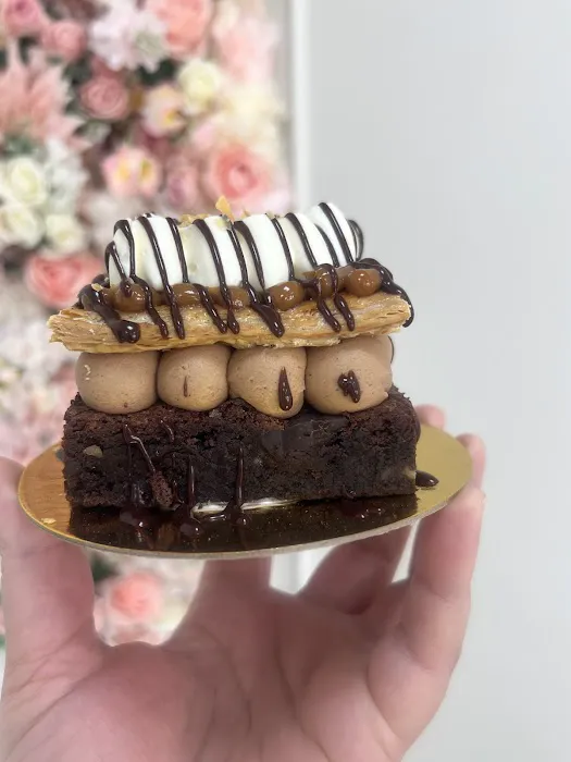 Johnson's Custom Cakes Picture 4