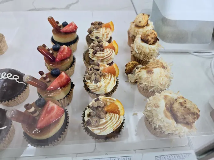 Johnson's Custom Cakes Picture 2