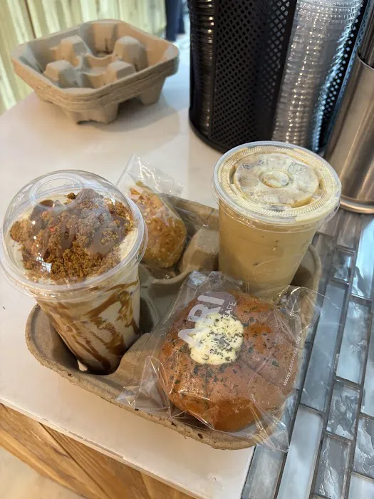 ARI Bakery Cafe Picture 7