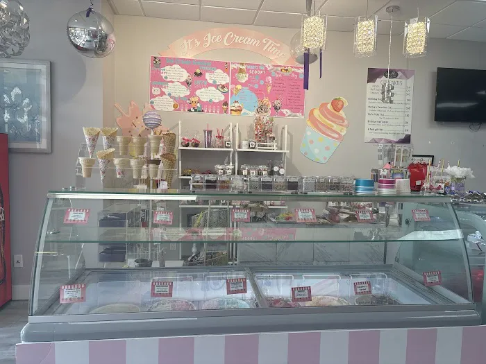 Marlee's Cupcakery & Creamery Picture 7