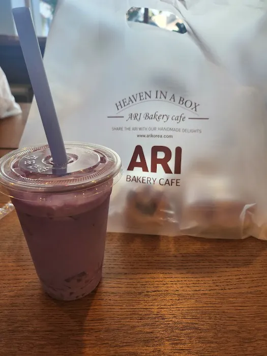 ARI Bakery Cafe Picture 4
