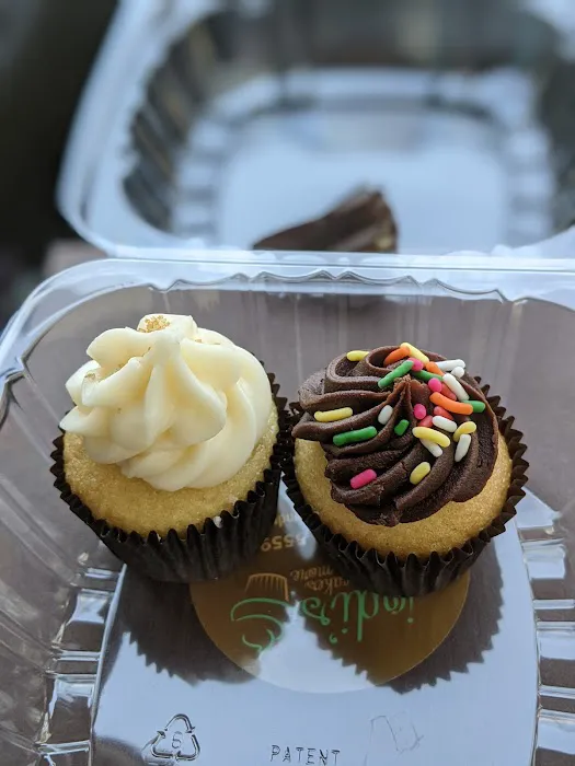 Jodi's Cupcakes & More Picture 3