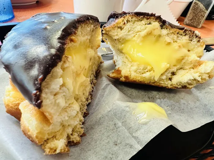 Dandee Donut Factory Picture 1