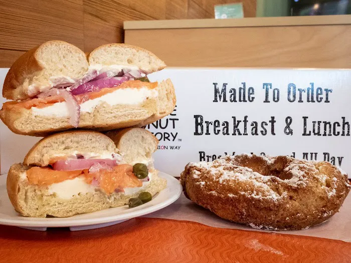 Dandee Donut Factory Picture 2
