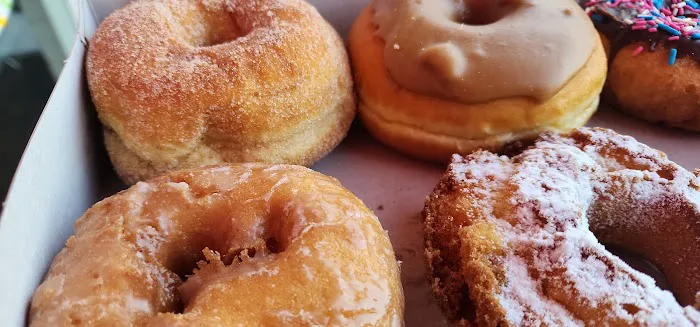 Dandee Donut Factory Picture 4