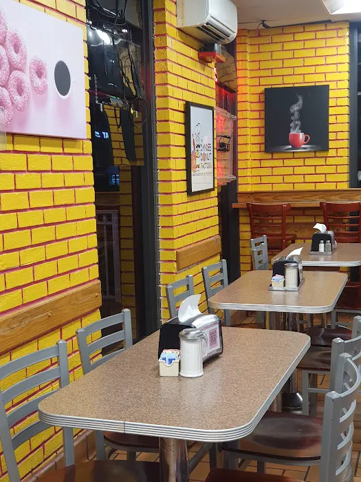 Dandee Donut Factory. Picture 2