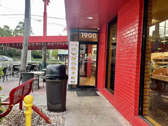 Dandee Donut Factory. Picture 6
