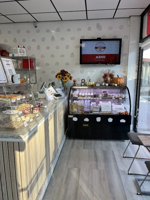 Lucy's Sweets & Bakery Picture 4