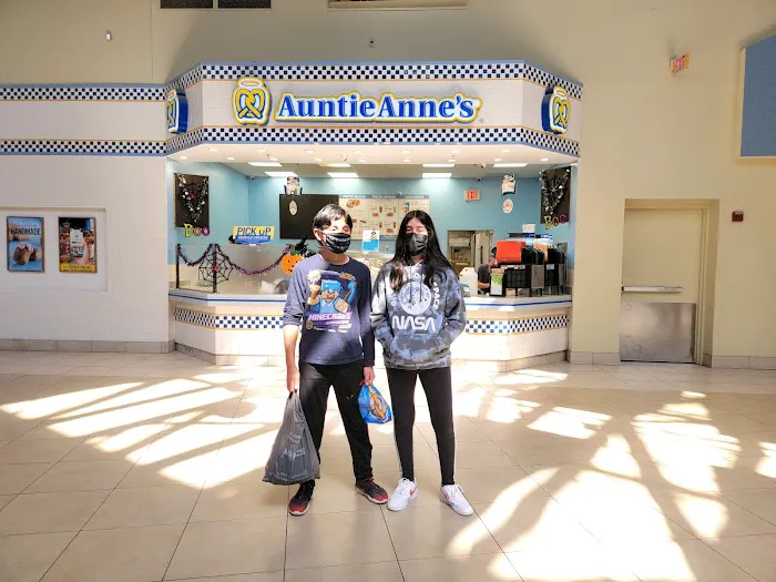 Auntie Anne's Picture 8