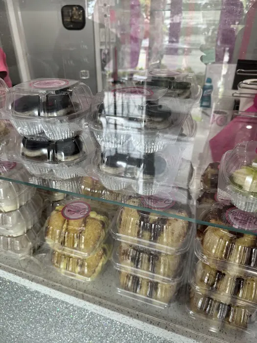 Yummy Custom Cakes & Desserts Picture 2