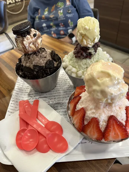 ARI Bakery Cafe Picture 3