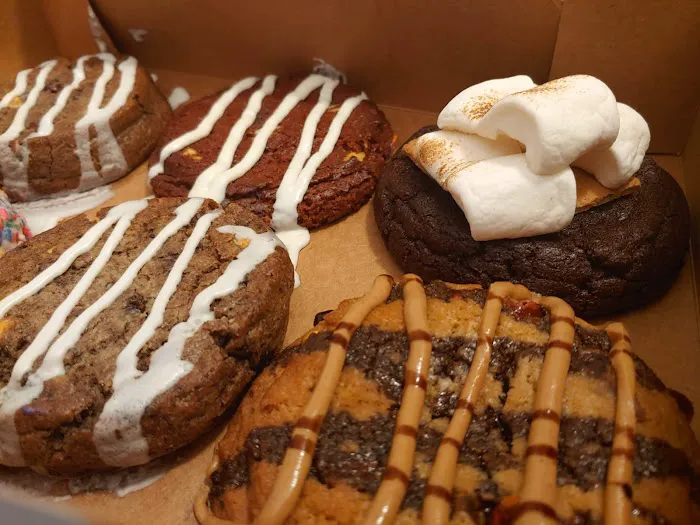 Midnight Cookies & Cream Davie Picture 1