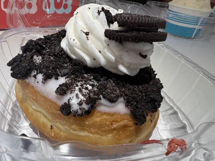 Yonutz Donuts and Ice Cream - Sunrise Picture 9