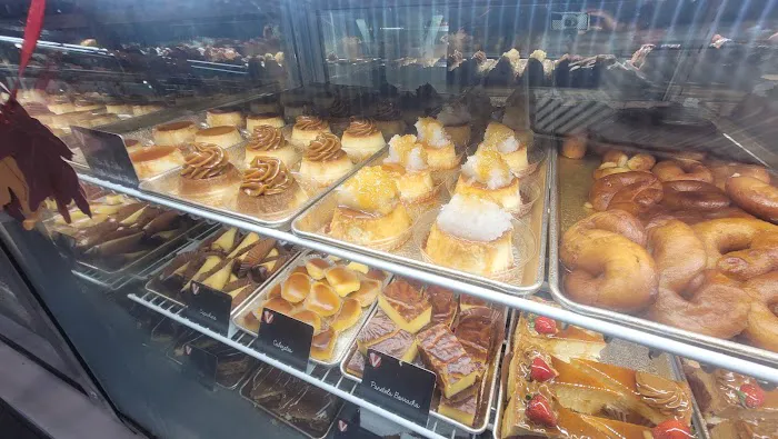 Vicky Bakery Hollywood Picture 5
