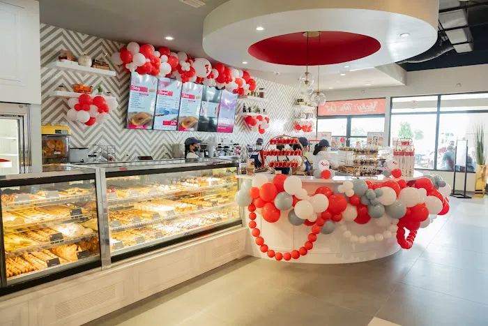 Vicky Bakery Hollywood Picture 10