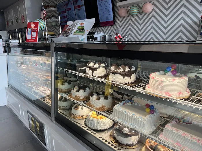 Vicky Bakery Hollywood Picture 4