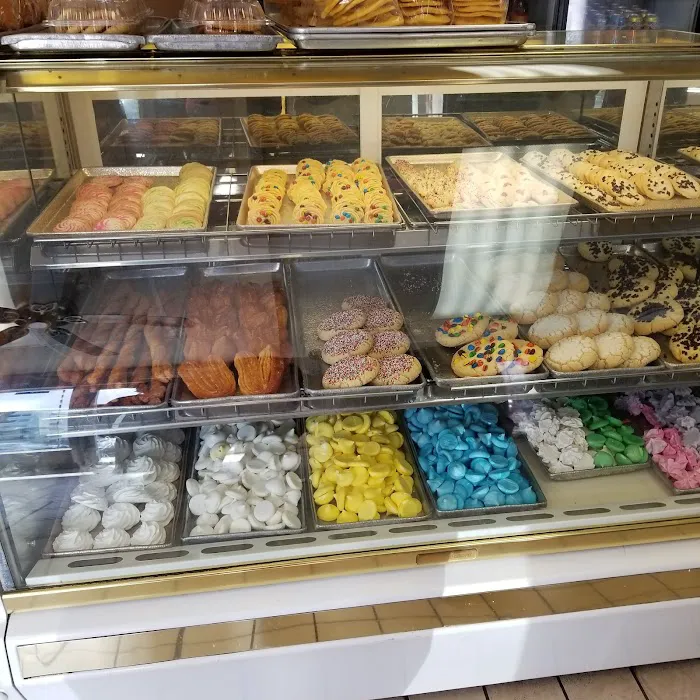 Vecky Bakery Hollywood Picture 7