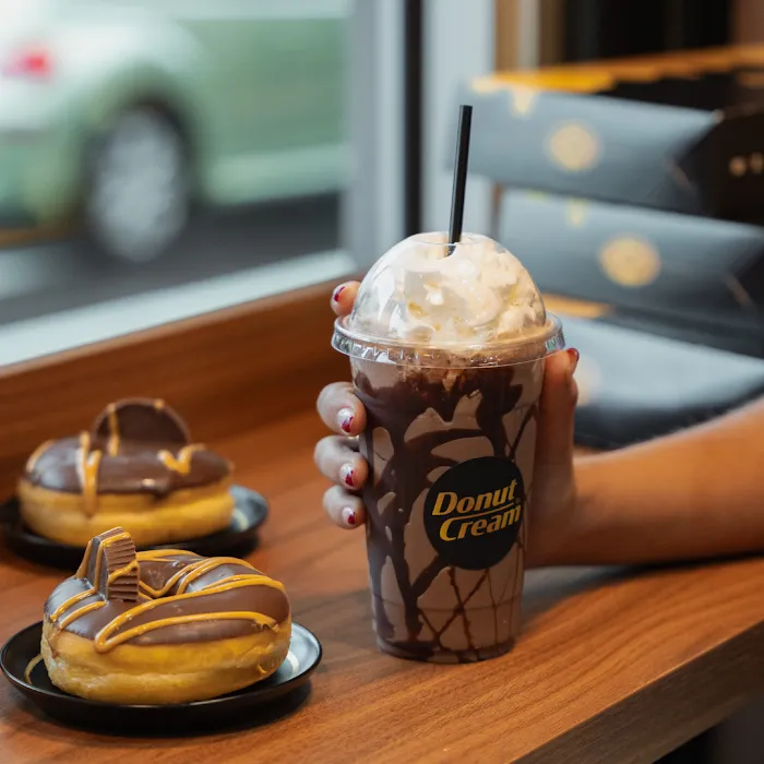 Donut Cream Hollywood Picture 9